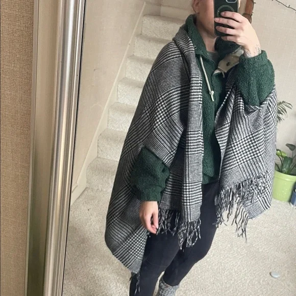 J. Crew Black and White Houndstooth Poncho Wrap - Picture 3 of 9